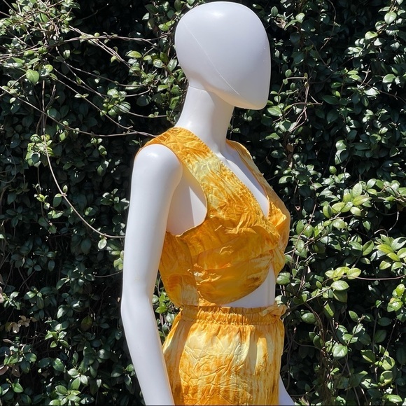 💋NWT House Of Harlow x Sophia Richie Golden Tie Dye Short & Crop Top Set - Picture 10 of 16